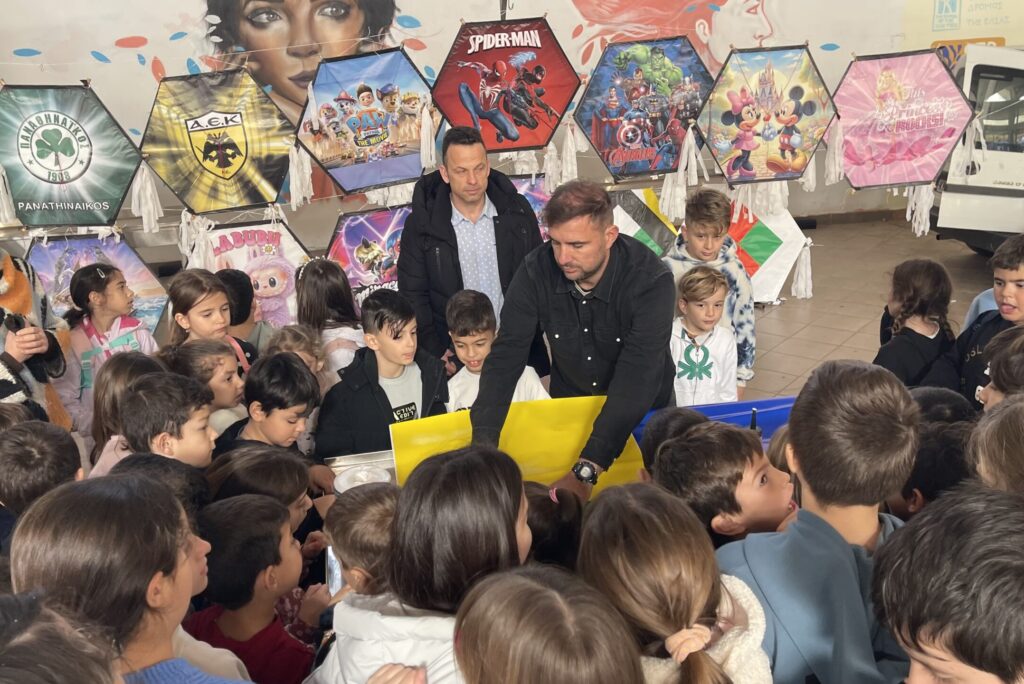 Χαρταετοί, χρώματα και παιδικά χαμόγελα «γέμισαν» την Κεντρική Αγορά Καλαμάτας
